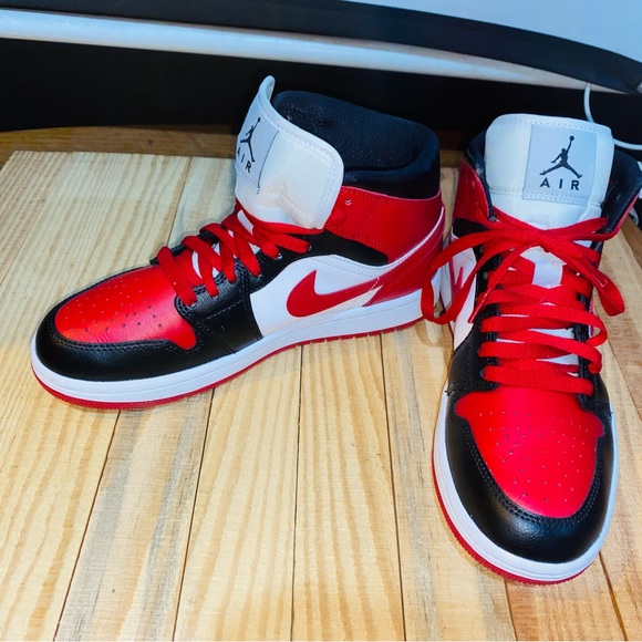 Jordan 1 retro high OG - Picture 2 of 4